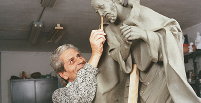 La scultura di un presepe artigianale Fontanini